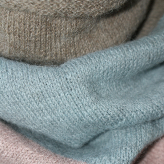 Alma halsedisse. Strikkeopskrift til download. PDF/dansk